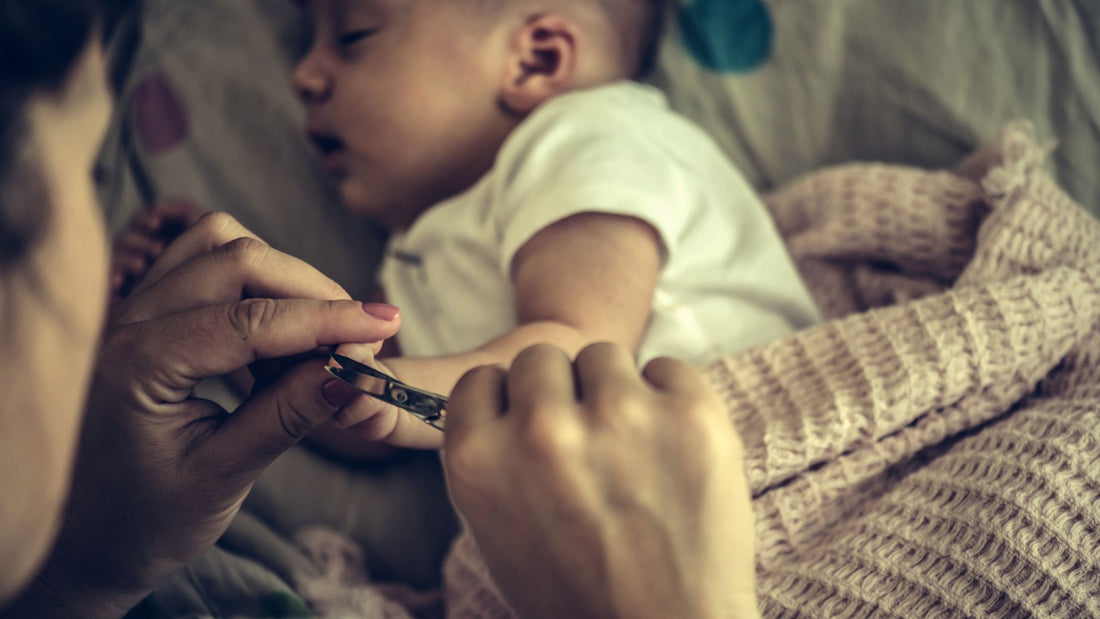 Couper ongles bébé : Quand et comment faire ?